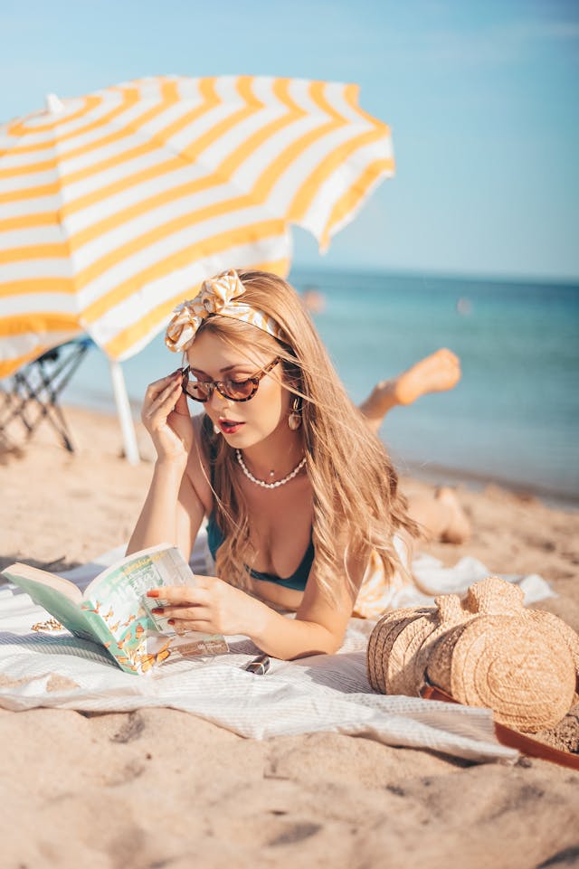 Sunglasses-for-summer-Girl on Beach
